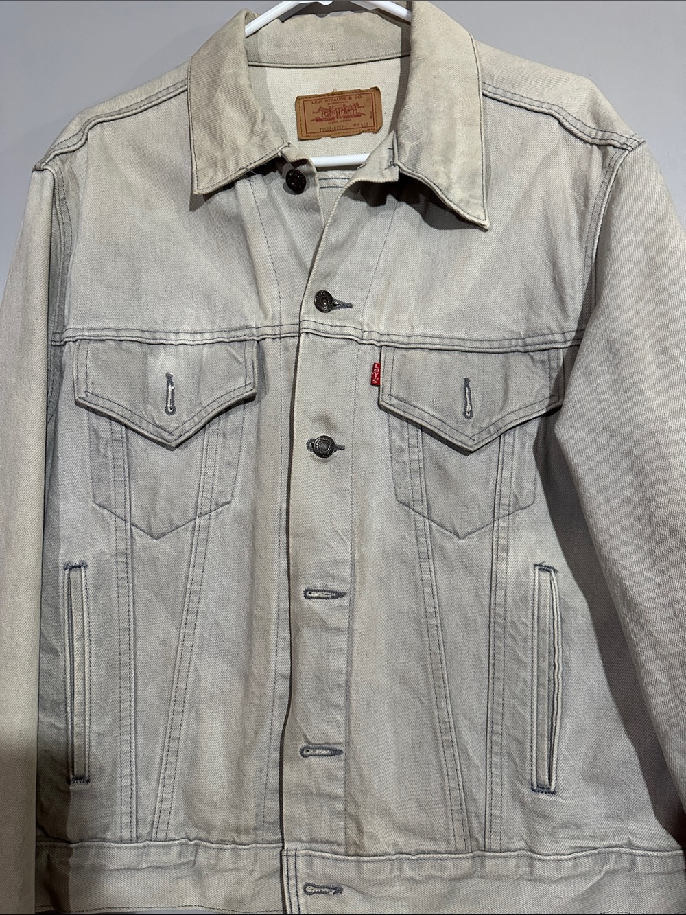 Levi's Light Beige Denim Truckers Jacket - Picture 2 of 4